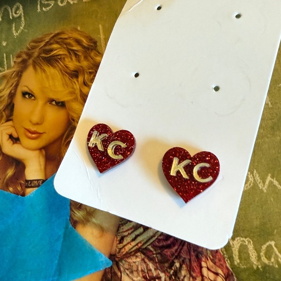 Kansas City Chiefs Earrings KC Heart Studs Sparkly Football Outfit Accessories - Picture 7 of 8